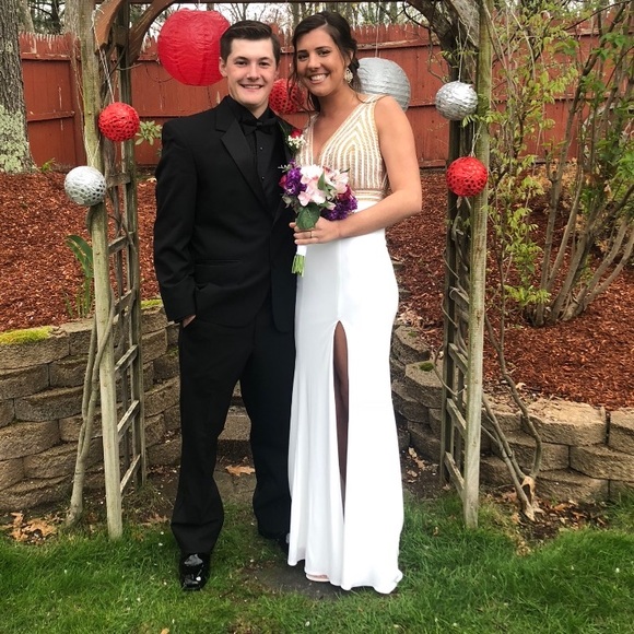 Prom dress only worn once size 2 - Picture 4 of 6